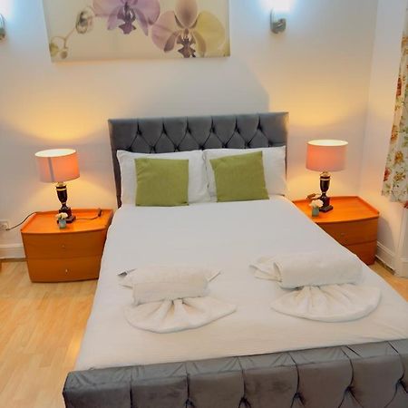 Bright Budget Studio Apartment In Central Londra Esterno foto