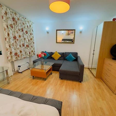 Bright Budget Studio Apartment In Central Londra Esterno foto