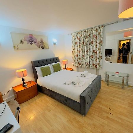 Bright Budget Studio Apartment In Central Londra Esterno foto