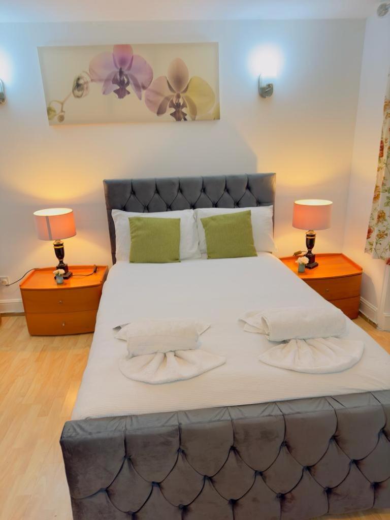 Bright Budget Studio Apartment In Central Londra Esterno foto