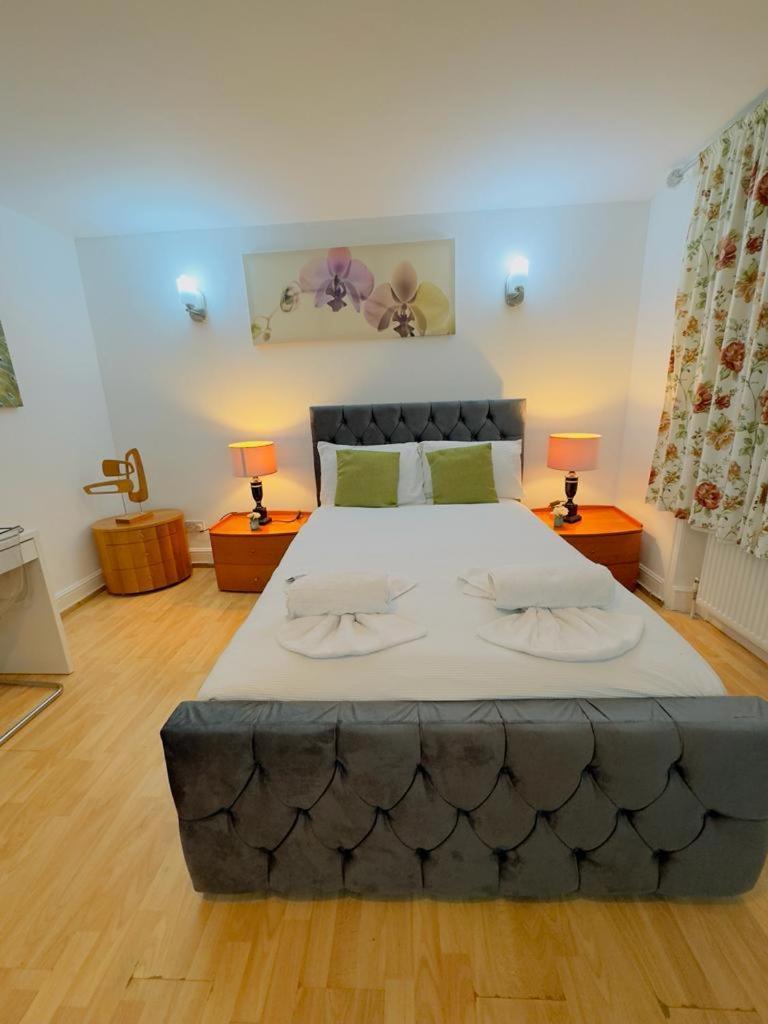 Bright Budget Studio Apartment In Central Londra Esterno foto