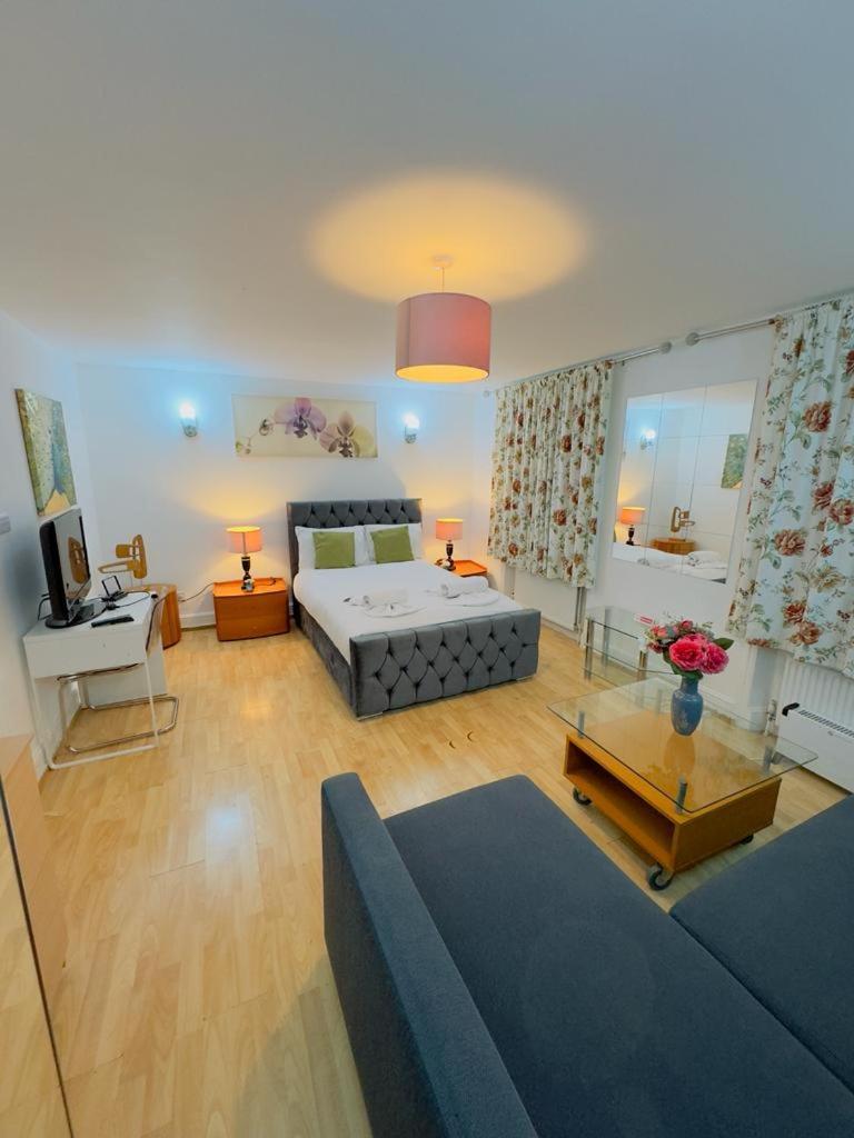 Bright Budget Studio Apartment In Central Londra Esterno foto