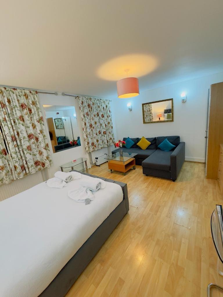 Bright Budget Studio Apartment In Central Londra Esterno foto