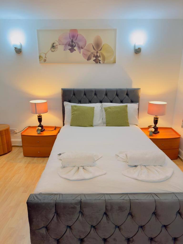 Bright Budget Studio Apartment In Central Londra Esterno foto
